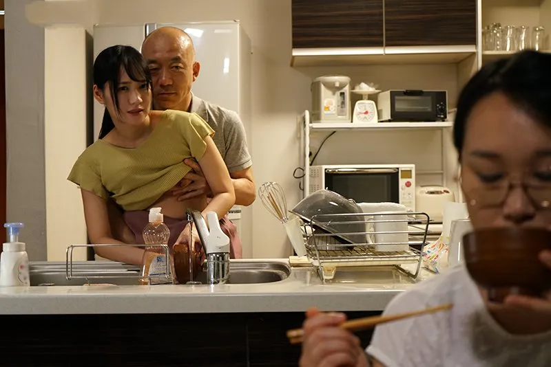 Gã chồng đụ con gái riêng của bà xã khi biết bà xã không thể sinh con cho mình