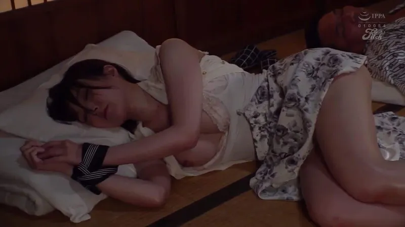 Xin người chồng đi công tác với sếp, nữ nhân viên rơi vào kế hoạch của ông tiền bối biến thái