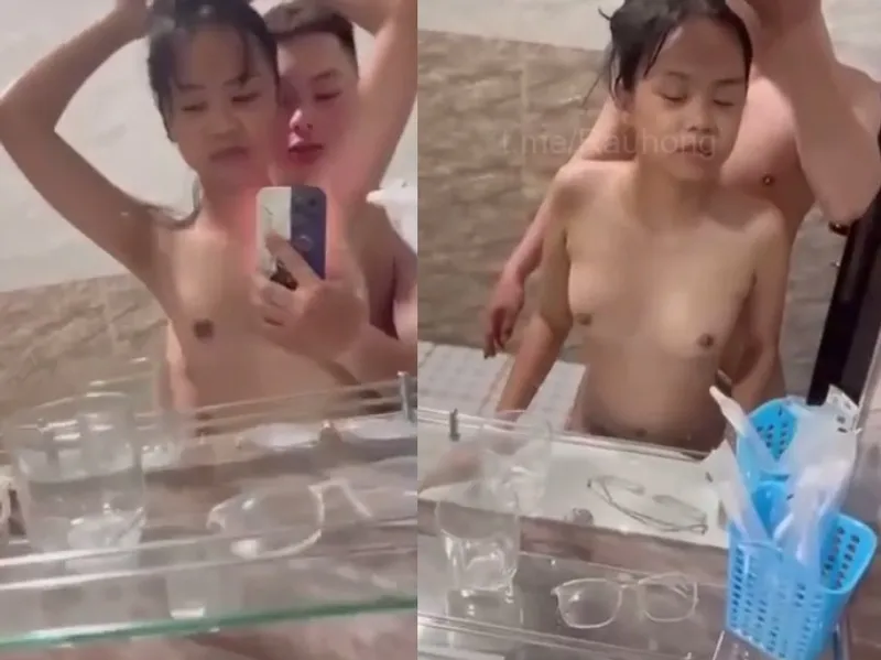 Mảnh khảnh em cùng anh bồ địt trước gương quay kỉ niệm